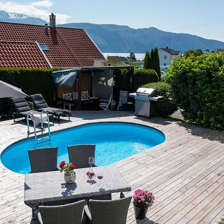 Leikanger Fjord Pool Private Апартаменты *