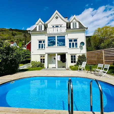 Апартаменты Leikanger Fjord Pool Private *