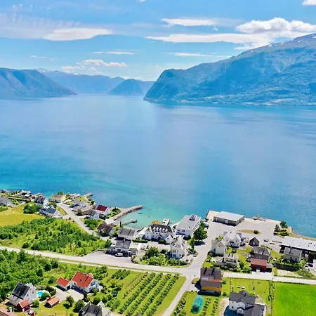 Leikanger Fjord Pool Private Согндал