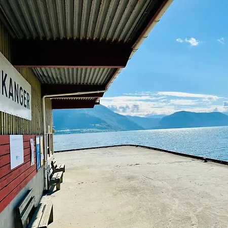 Leikanger Fjord Pool Private Апартаменты