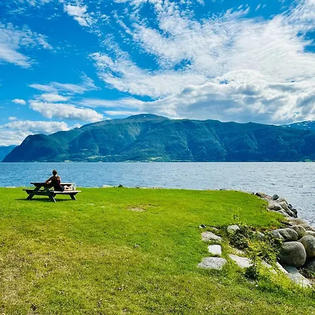 Leikanger Fjord Pool Private Апартаменты Согндал